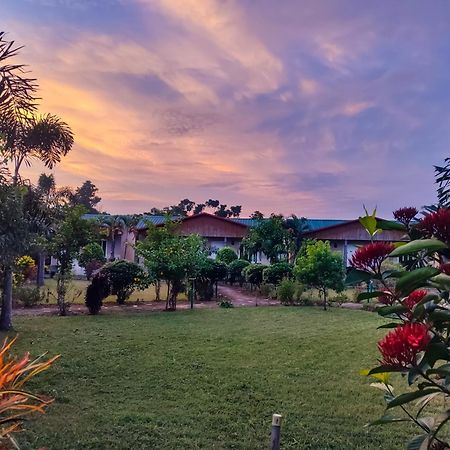 Greenland Safari, Sauraha Exterior foto